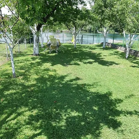 Vila Ajsa *